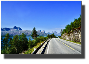 The road nothwards along Efjord with the mountains Huglhornet, Eidetinden and Tepkiltinden DSC03880 2.jpg